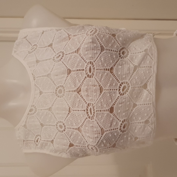 Absolutely Gorgeous Set Skirt and Crop Top - Picture 2 of 12